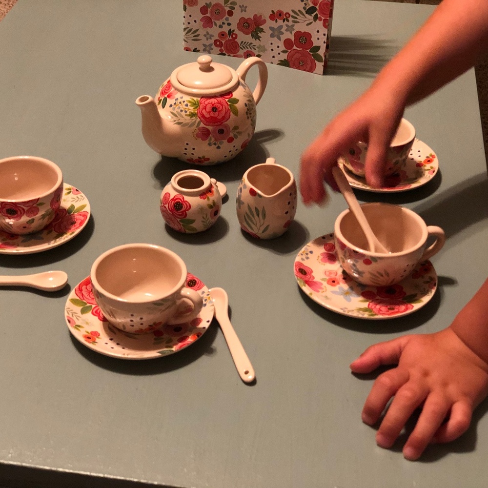 Collectable Kids Tea Set - Daughter of The King Collection - Mary & Martha NIB - Picture 3 of 6